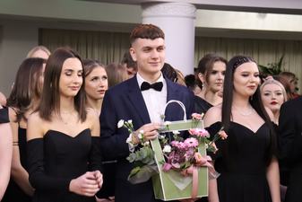 Uczniowie II LO w Wieluniu studniówkę mają już za sobą!